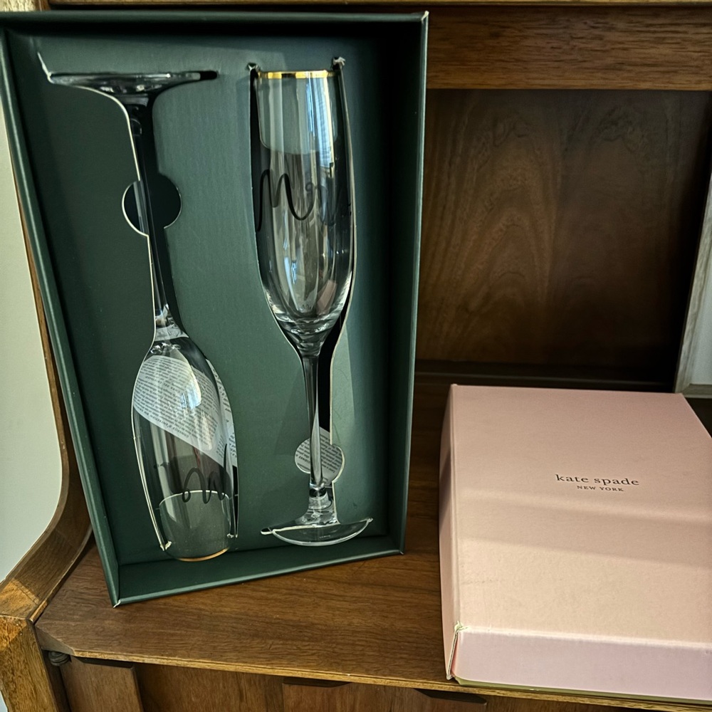 Kate Spade Bridal Flutes Mr and Mrs - Picture 2 of 3